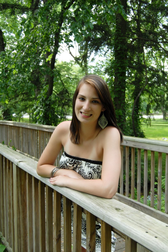 senior photo at Long's Park in Lancaster, PA